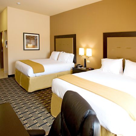 Holiday Inn Express And Suites Beeville By Ihg Room photo