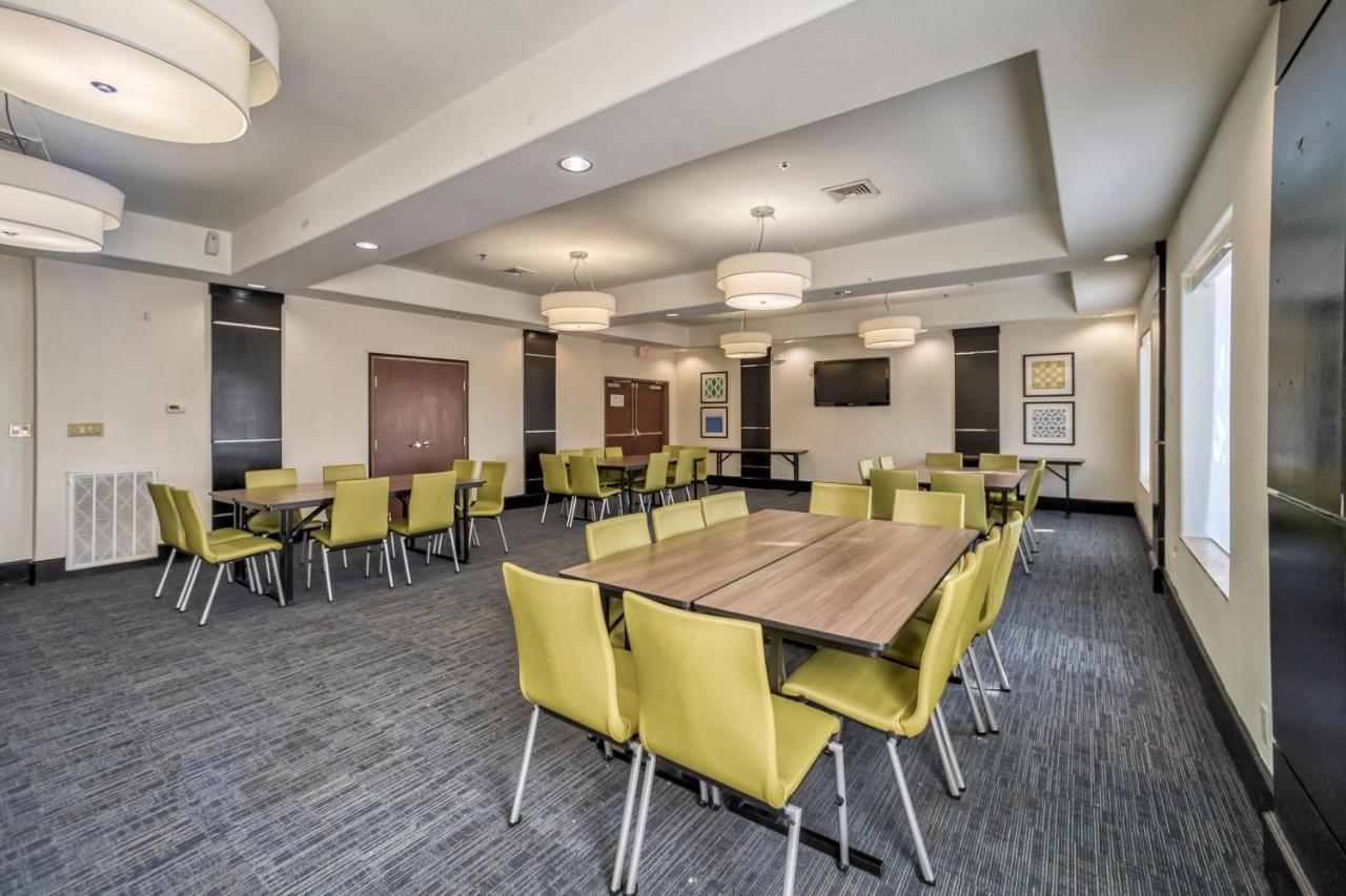 Holiday Inn Express And Suites Beeville By Ihg Exterior photo