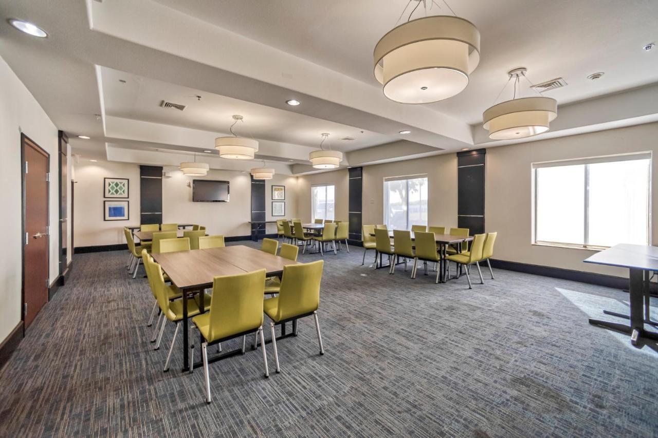 Holiday Inn Express And Suites Beeville By Ihg Exterior photo