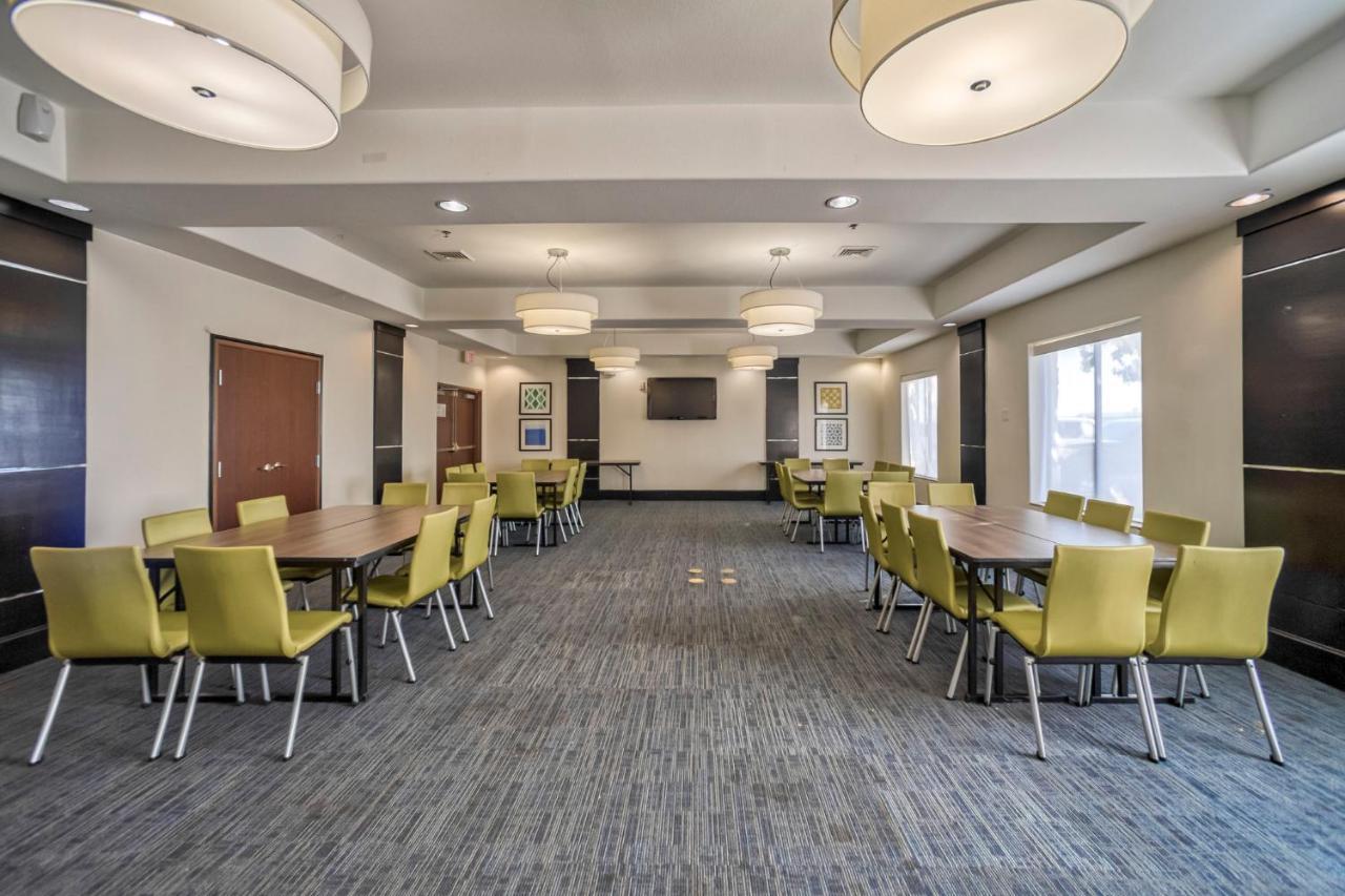 Holiday Inn Express And Suites Beeville By Ihg Exterior photo
