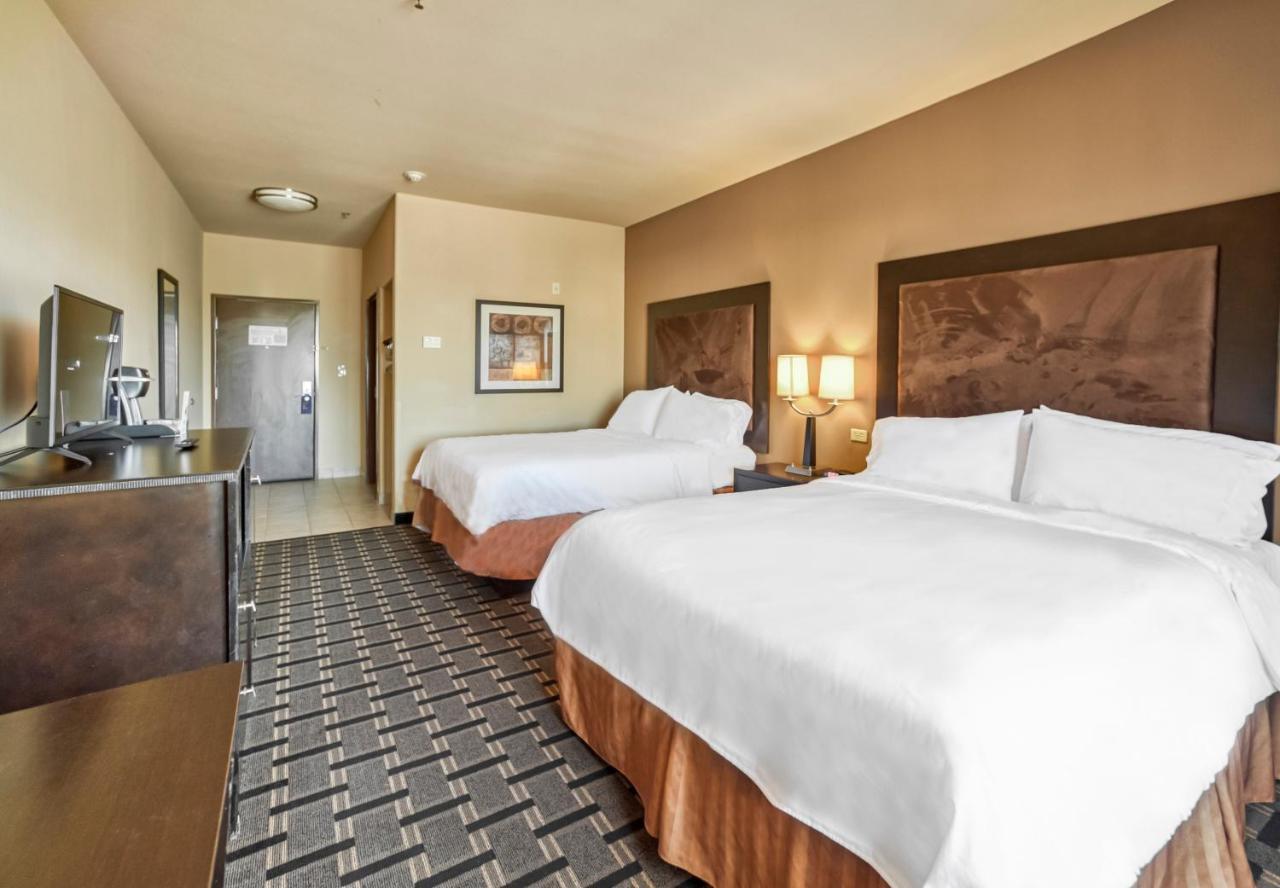 Holiday Inn Express And Suites Beeville By Ihg Exterior photo
