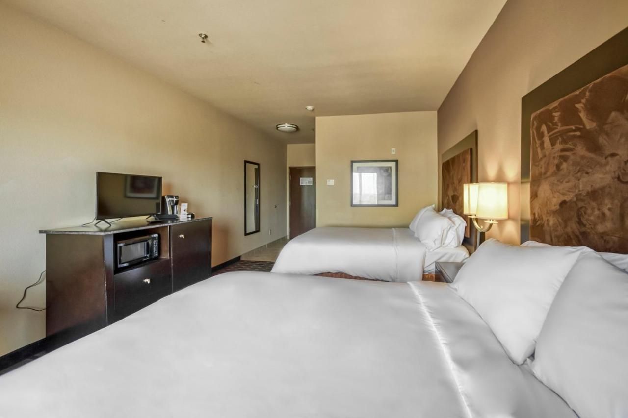 Holiday Inn Express And Suites Beeville By Ihg Exterior photo
