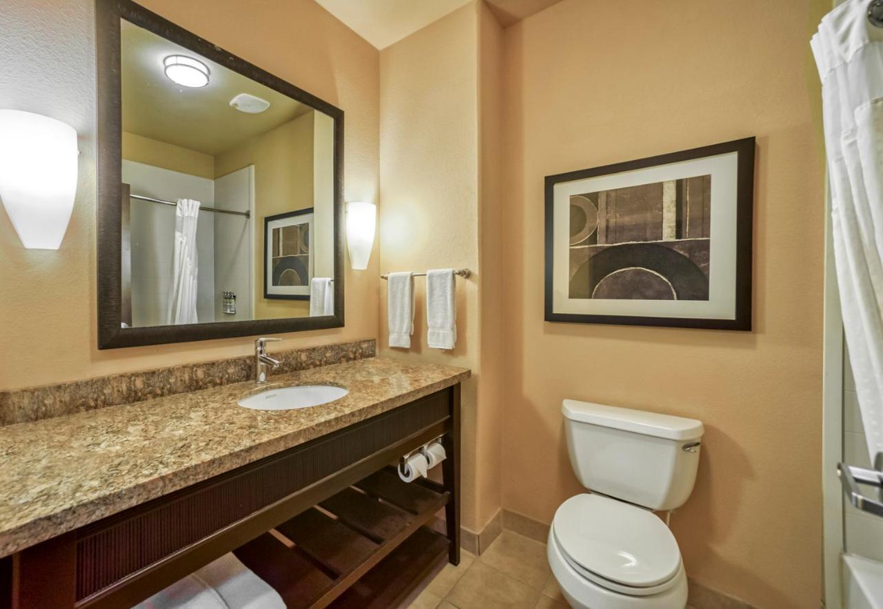 Holiday Inn Express And Suites Beeville By Ihg Exterior photo