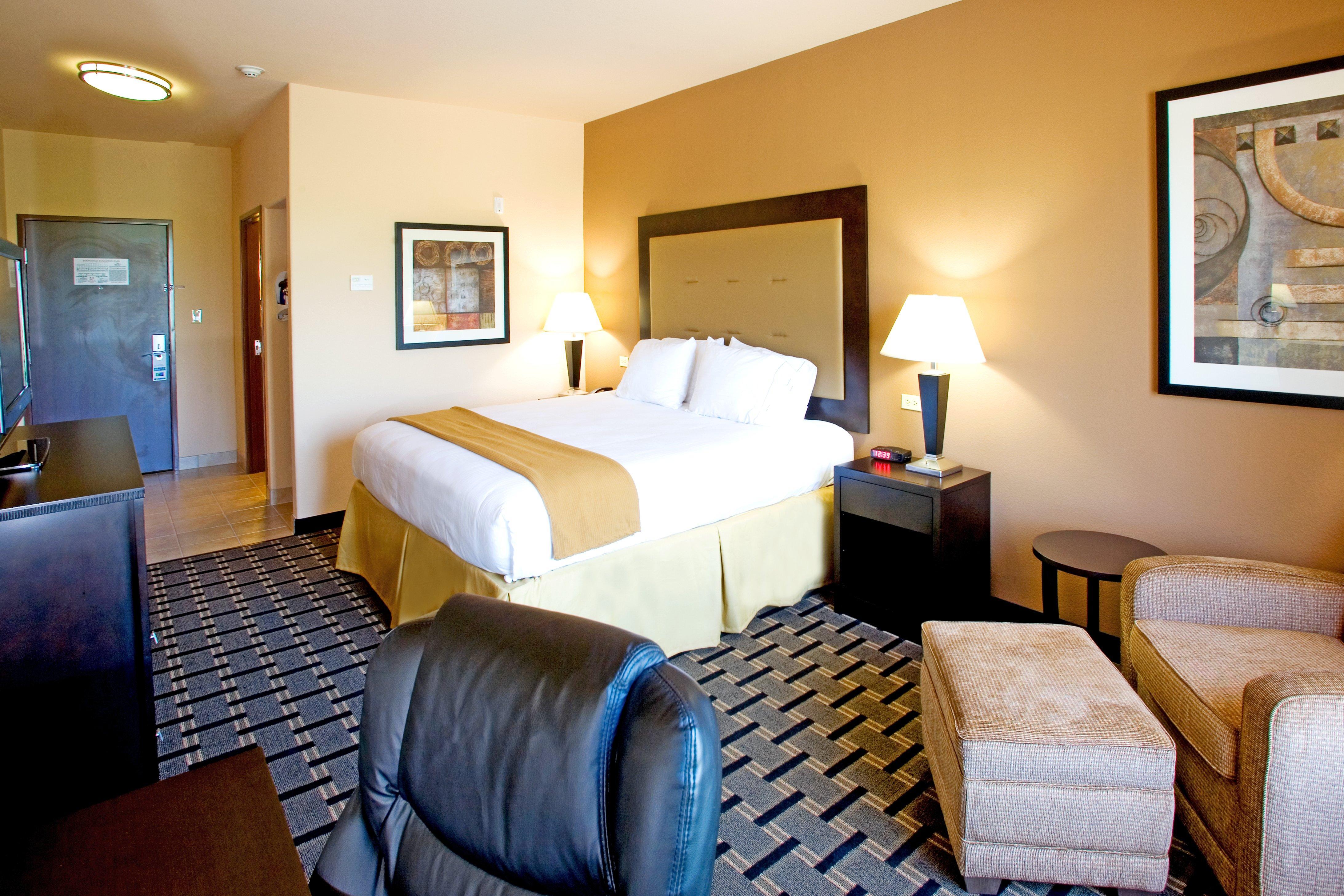 Holiday Inn Express And Suites Beeville By Ihg Room photo