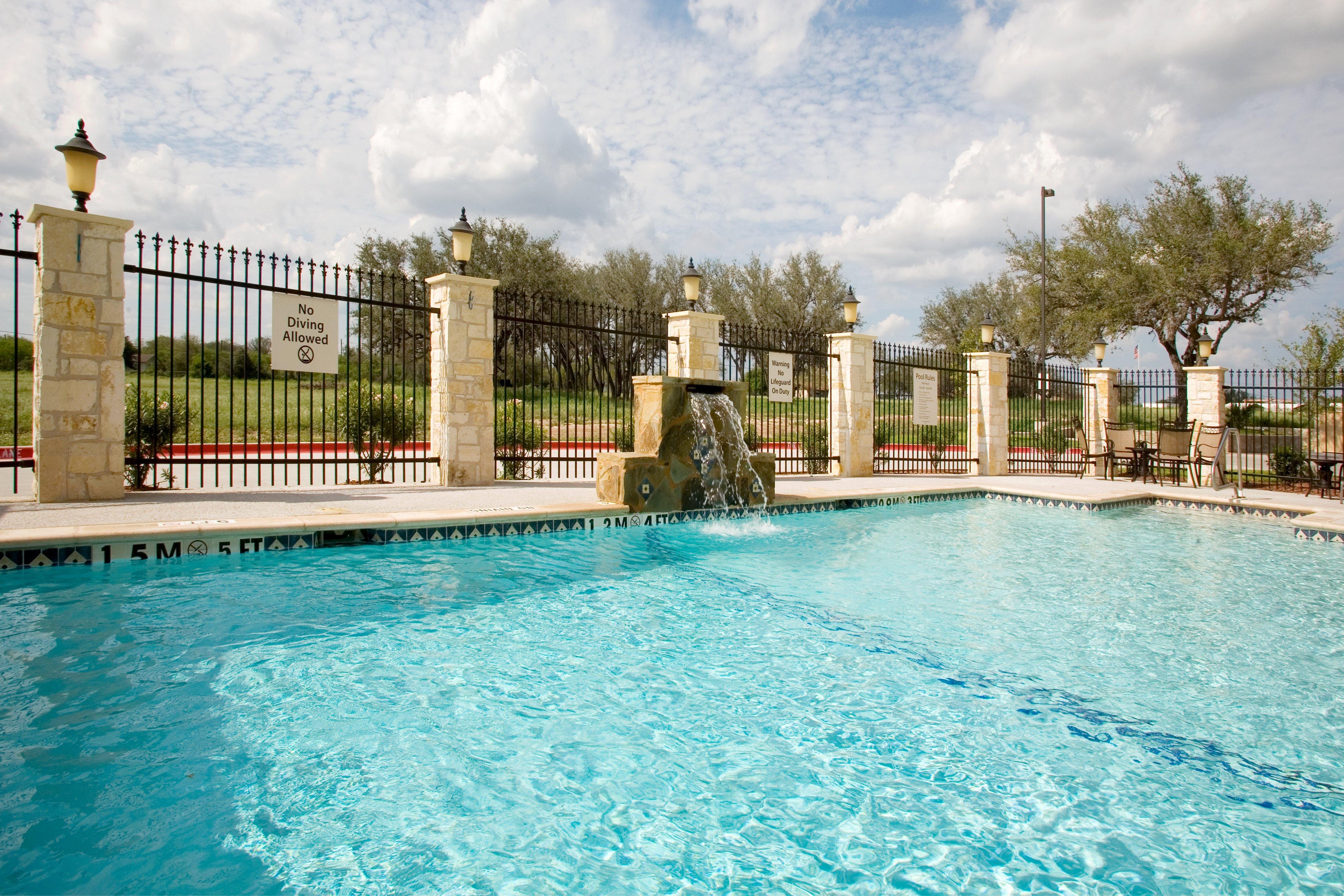 Holiday Inn Express And Suites Beeville By Ihg Exterior photo