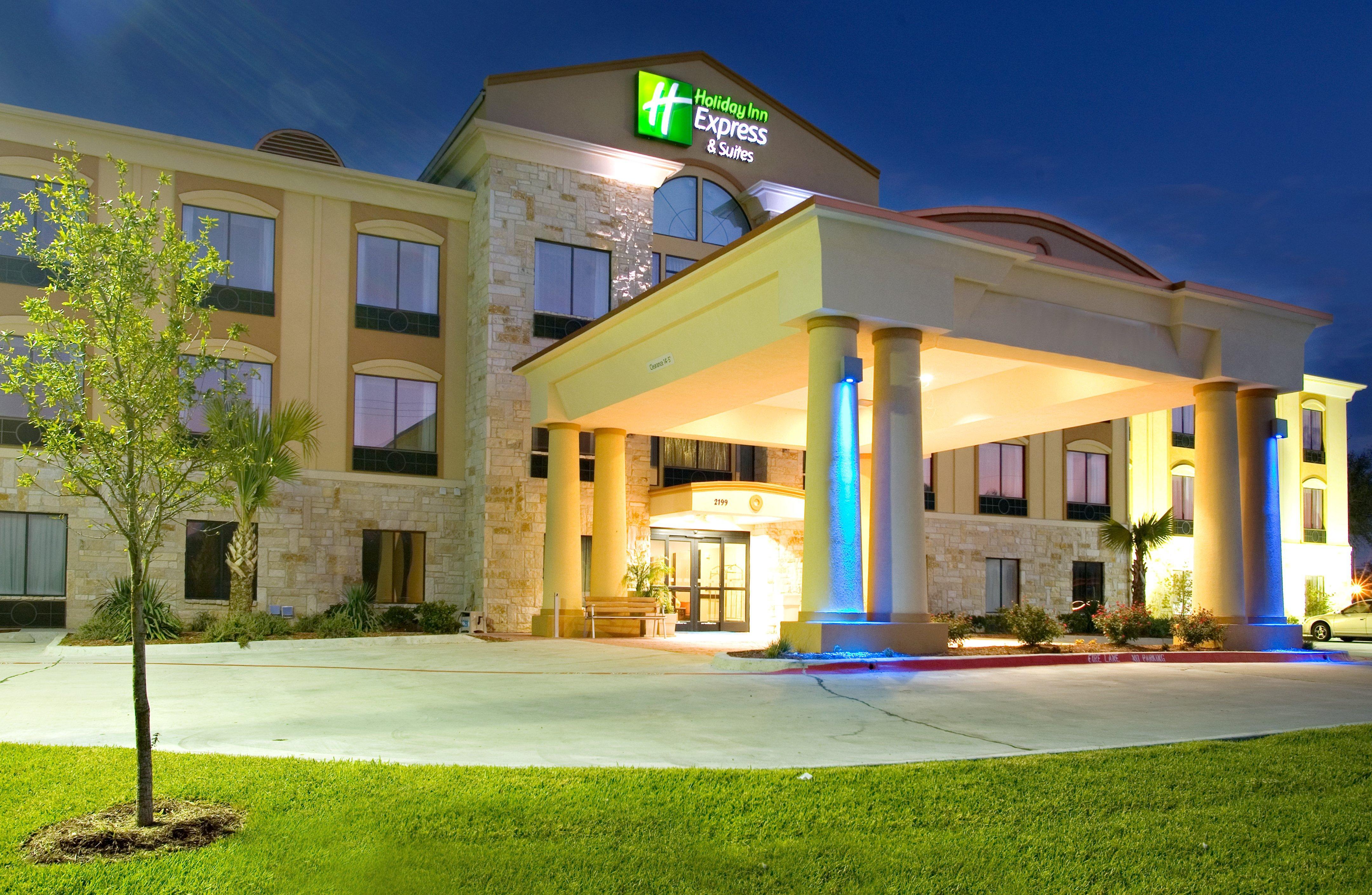 Holiday Inn Express And Suites Beeville By Ihg Exterior photo