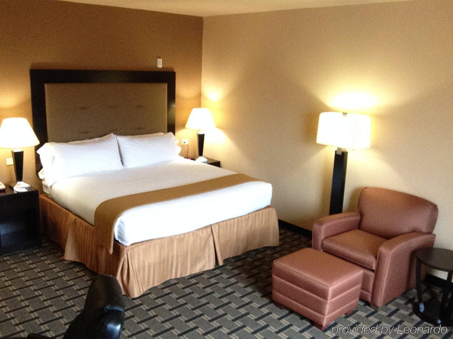 Holiday Inn Express And Suites Beeville By Ihg Exterior photo